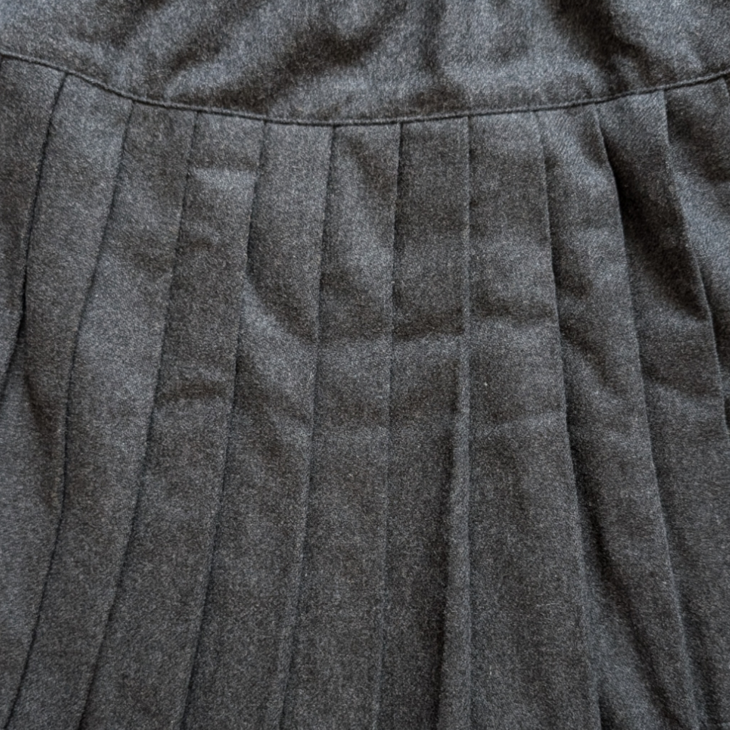 00's Pleated Grey Skirt