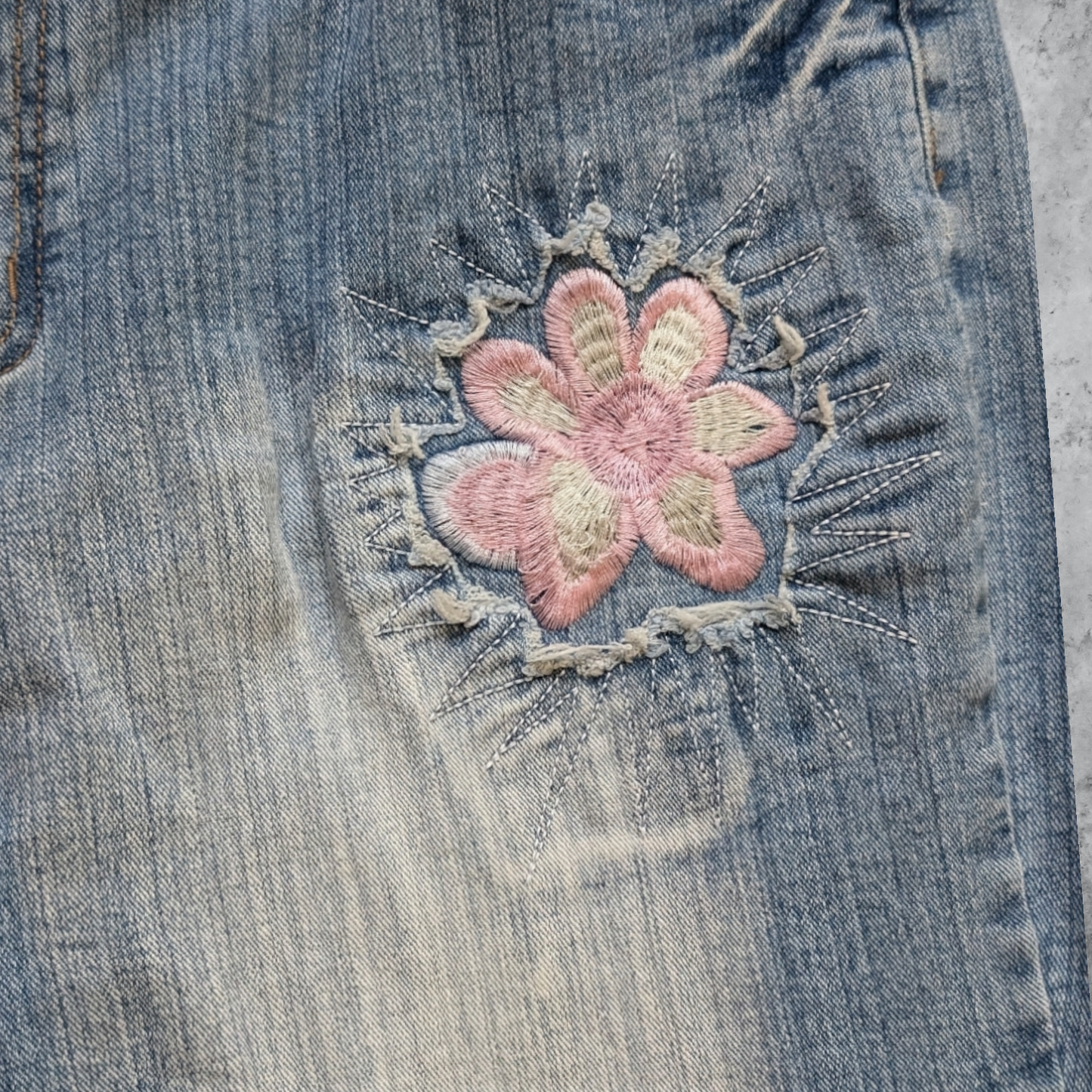 00's Embroidered Capri Trousers