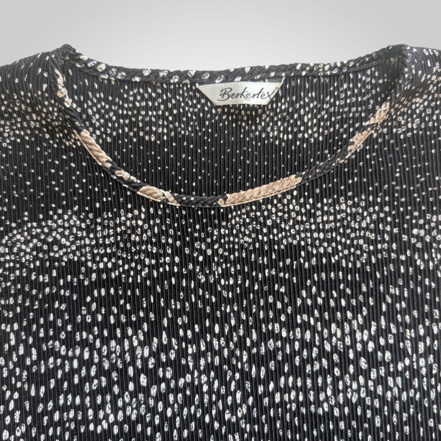 90s Black Beige Paisley Plisse Sleeveless Vest Top